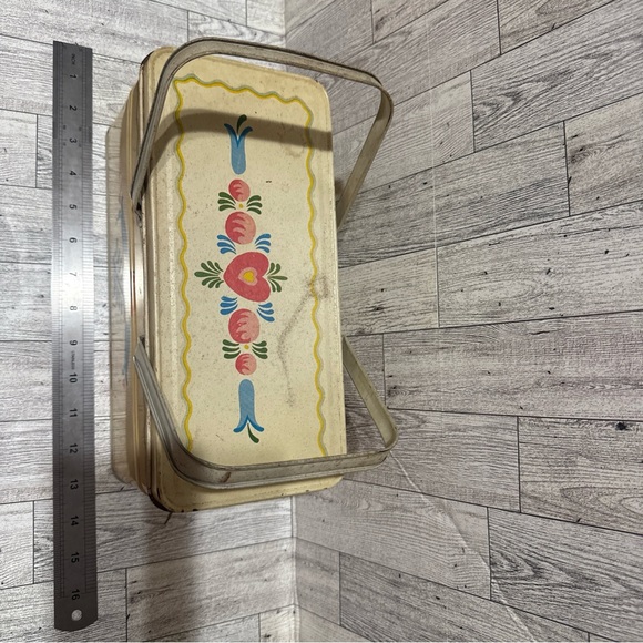 Vintage Tin Picnic Basket / Lunch box with Floral Design - Picture 2 of 5